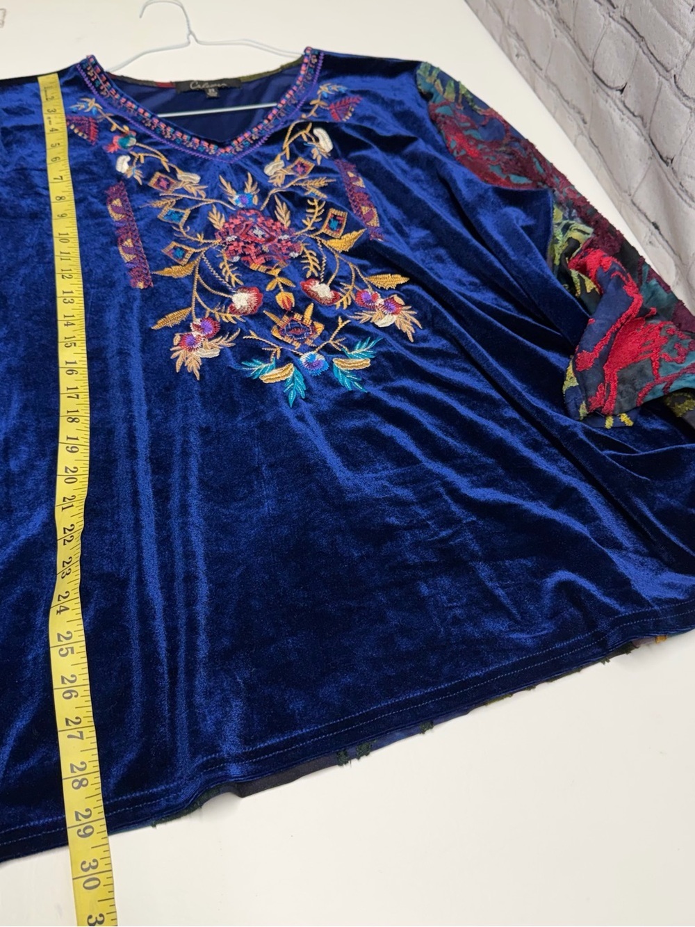 Caleaas Embroidered Velvet V-Neck Tunic - Navy size 2X - Picture 3 of 9